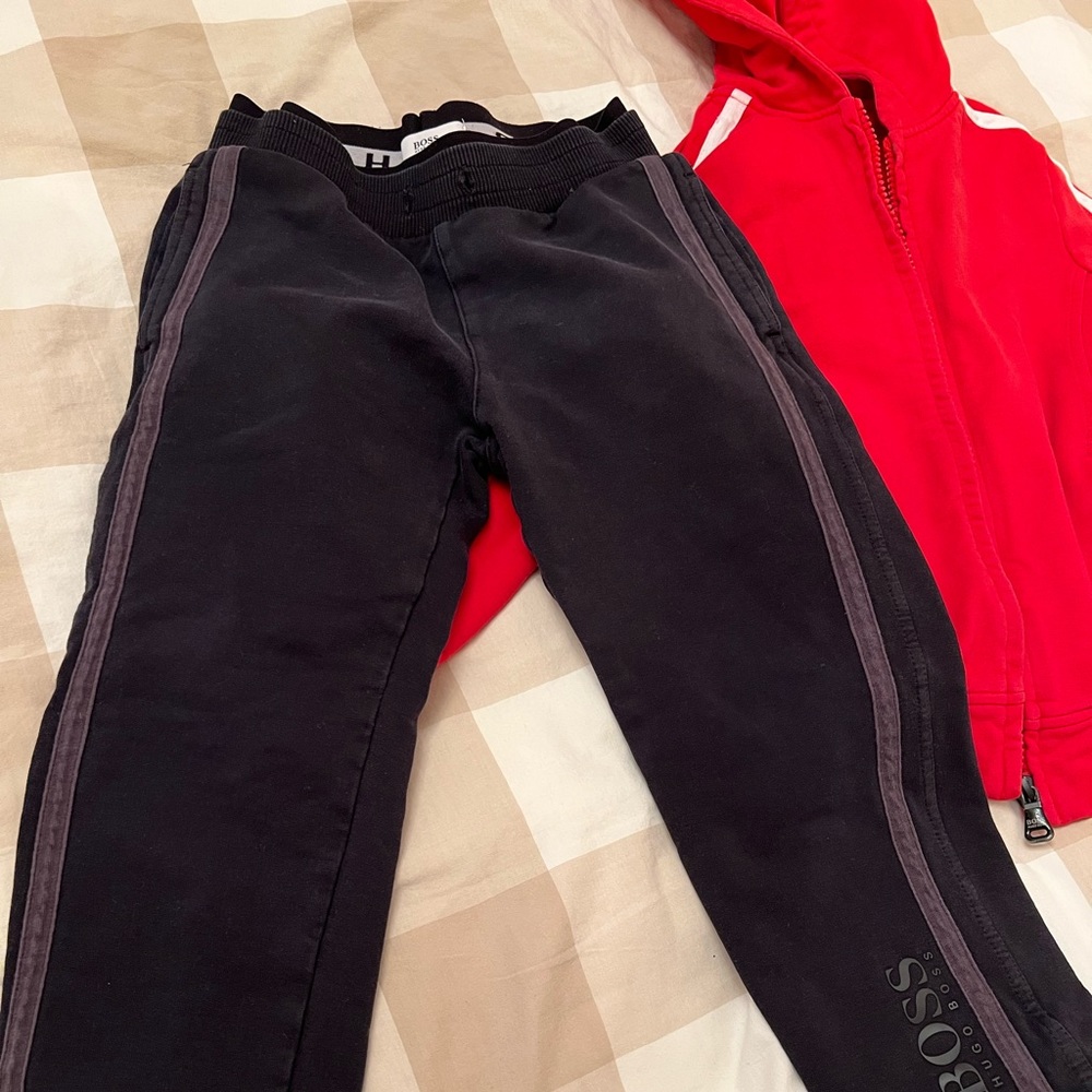 Children’s Hugo boss tracksuit size 4T